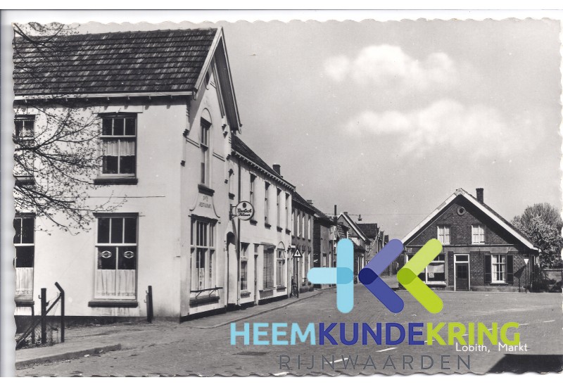 Markt Lobith met winkeltje van moetje van Benthem Coll M.Hoedemaker